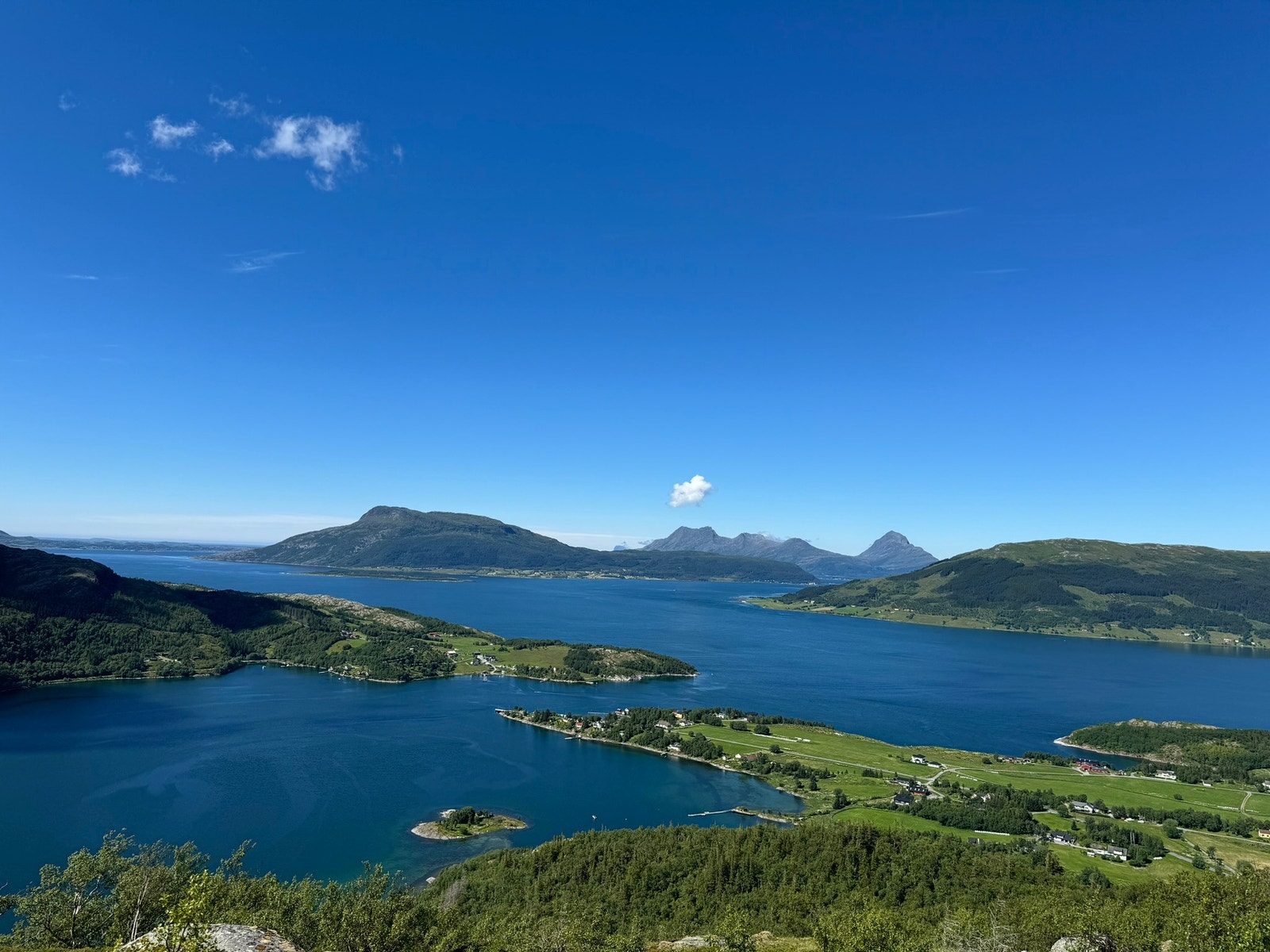 Helgelandskysten like utafor stuedøra Galleribilde