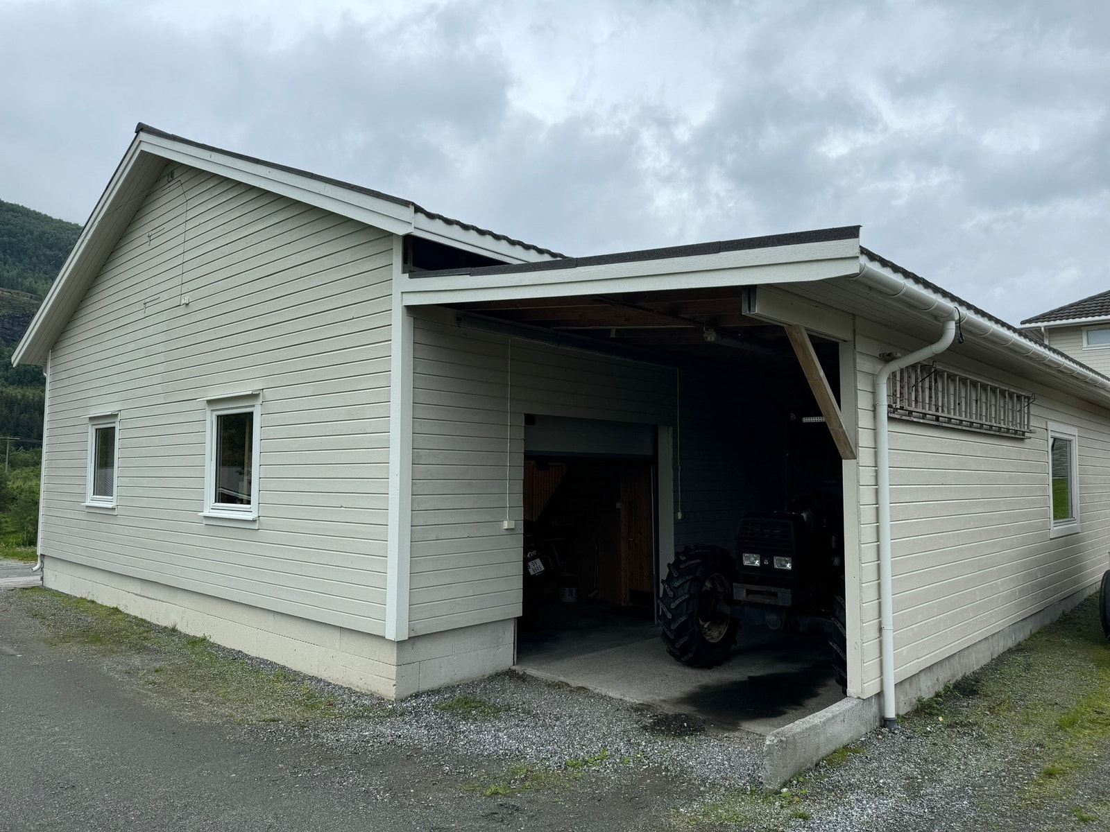 Innkjøring carport Galleribilde