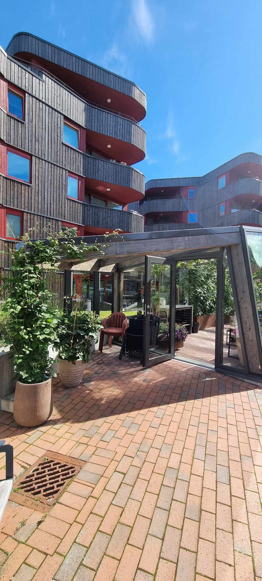 Orangeri/drivhus ute i fellesområdet Galleribilde