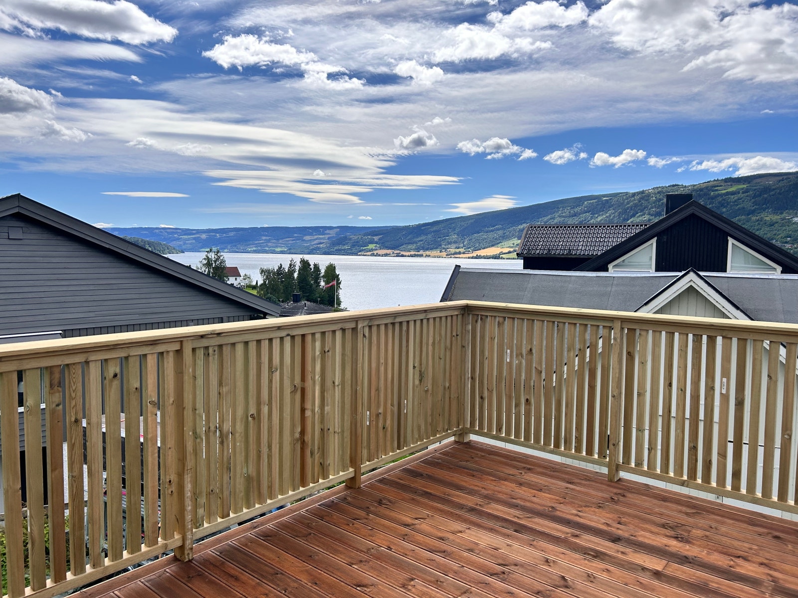 Veranda innredet med lounge og solsenger fra 2025. Galleribilde