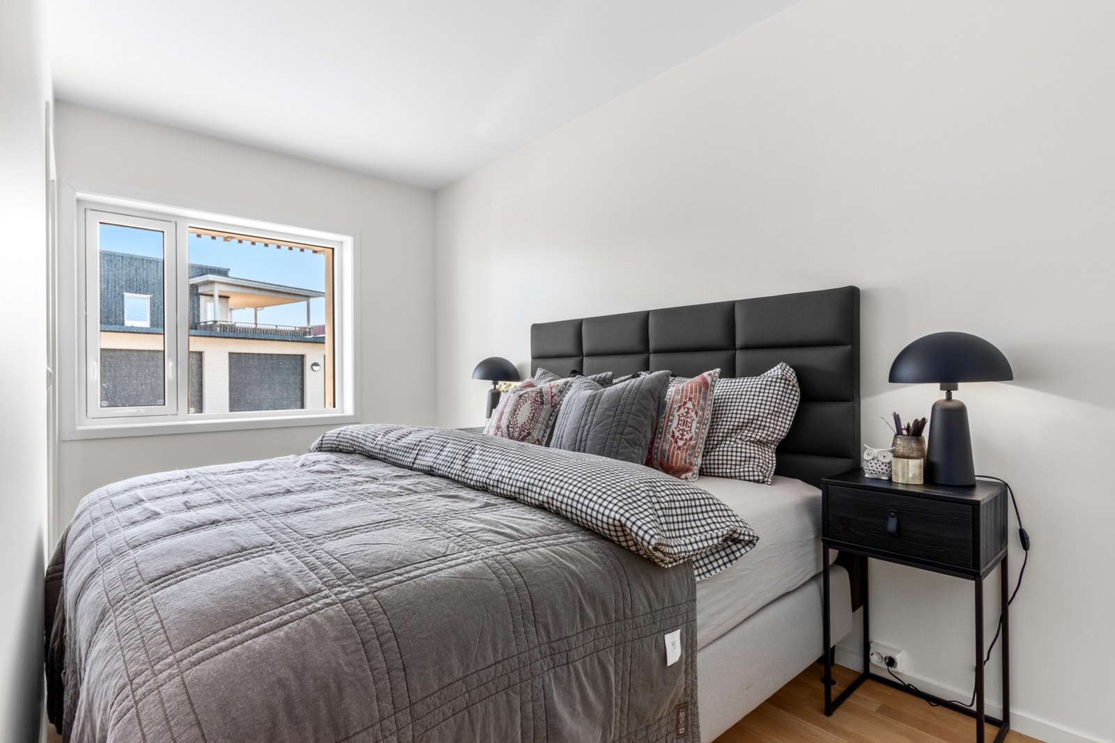 Soverom med plass til dobbeltseng. Galleribilde