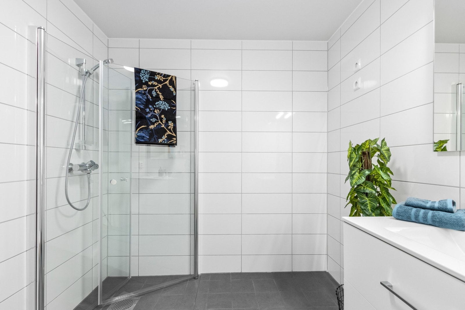 Flislagt bad med varmekabler. Galleribilde