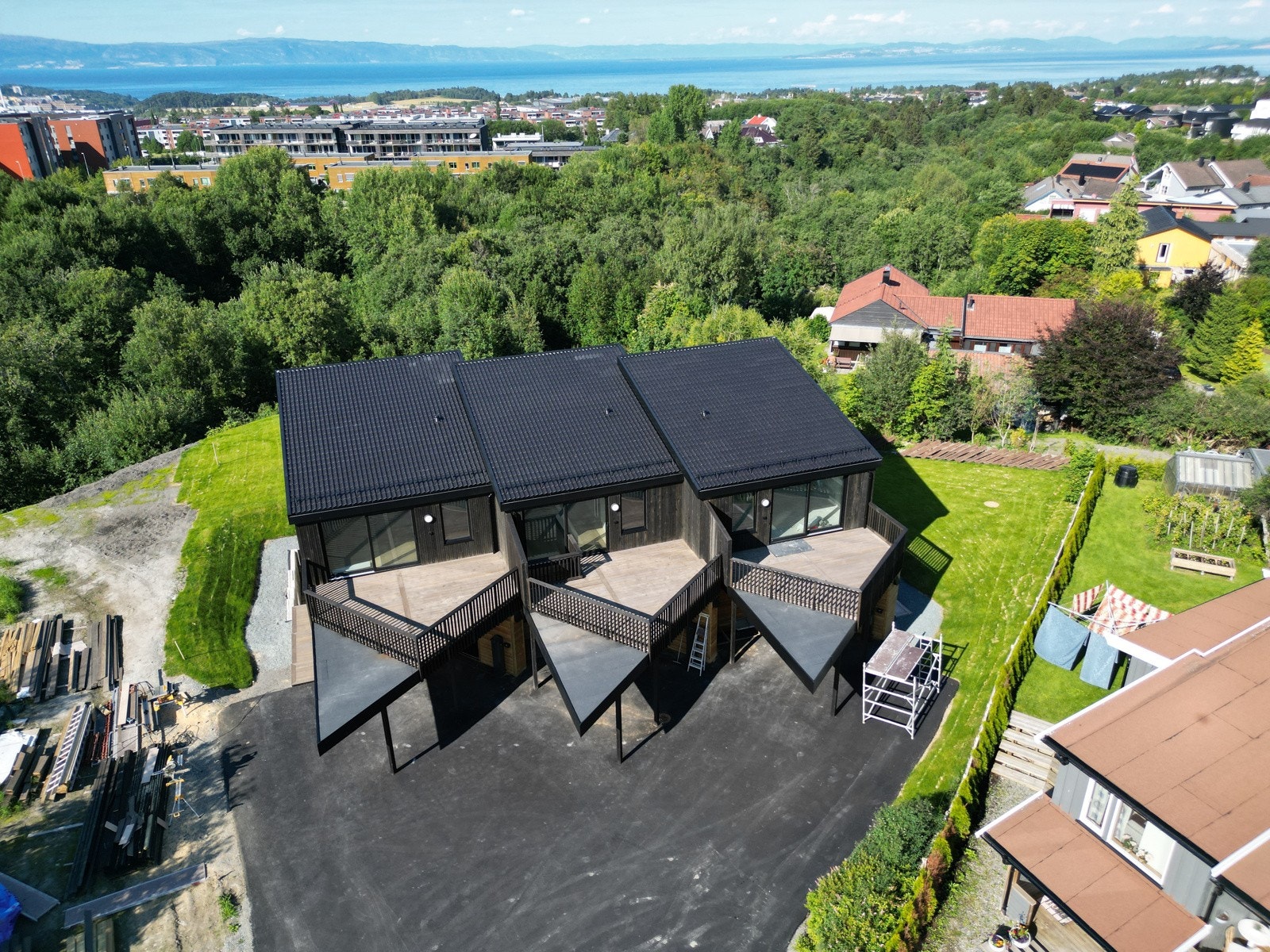 Terrasser på ca 22 kvm over carporten Galleribilde