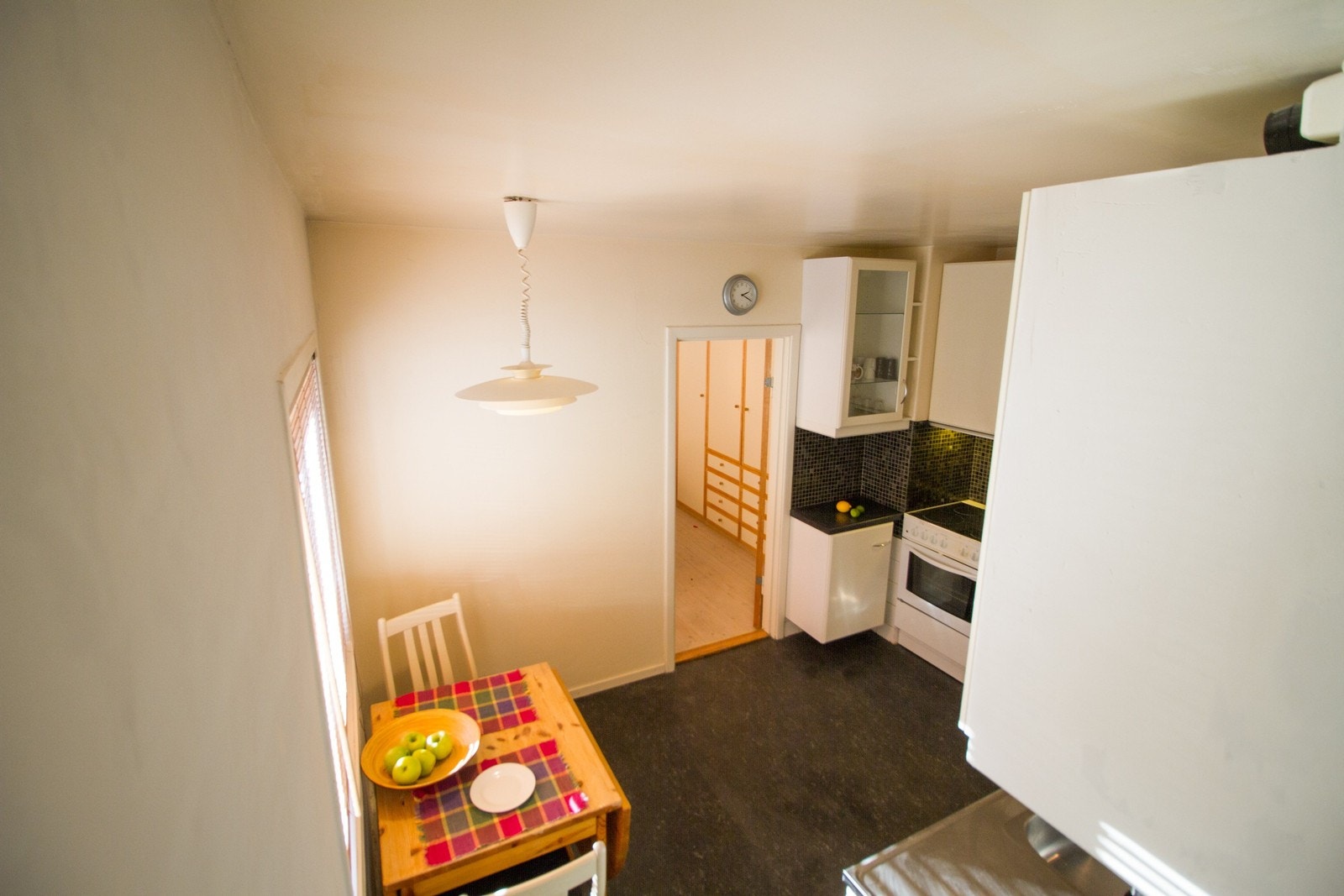 Kjøkken fra balkongdør mot sov 1 Galleribilde