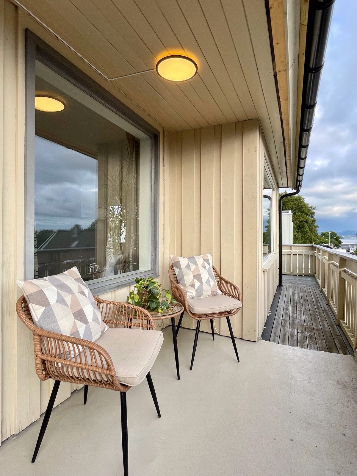 Veranda med utemøbler Galleribilde