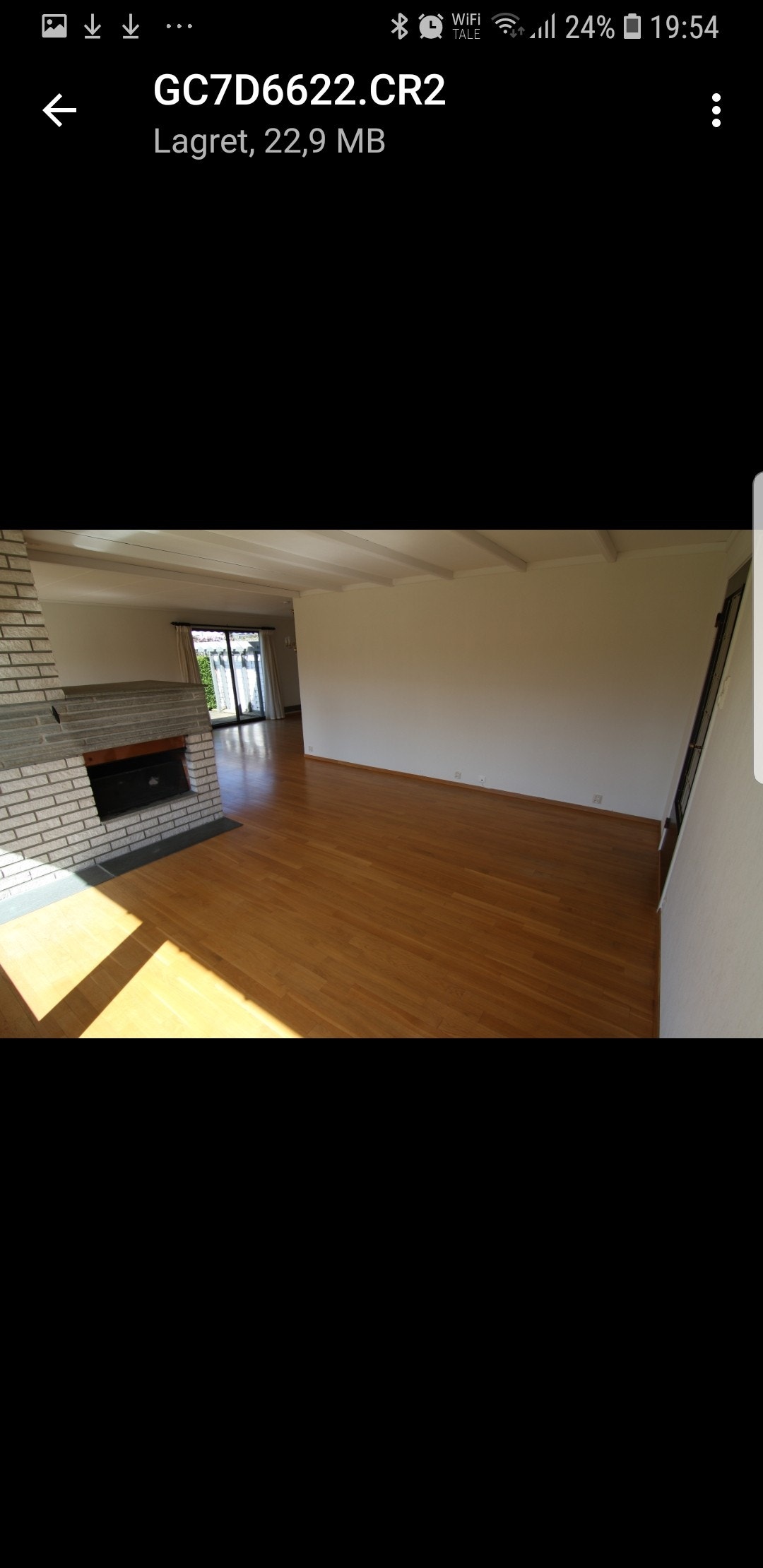 Stor stue med peis/ovn Galleribilde