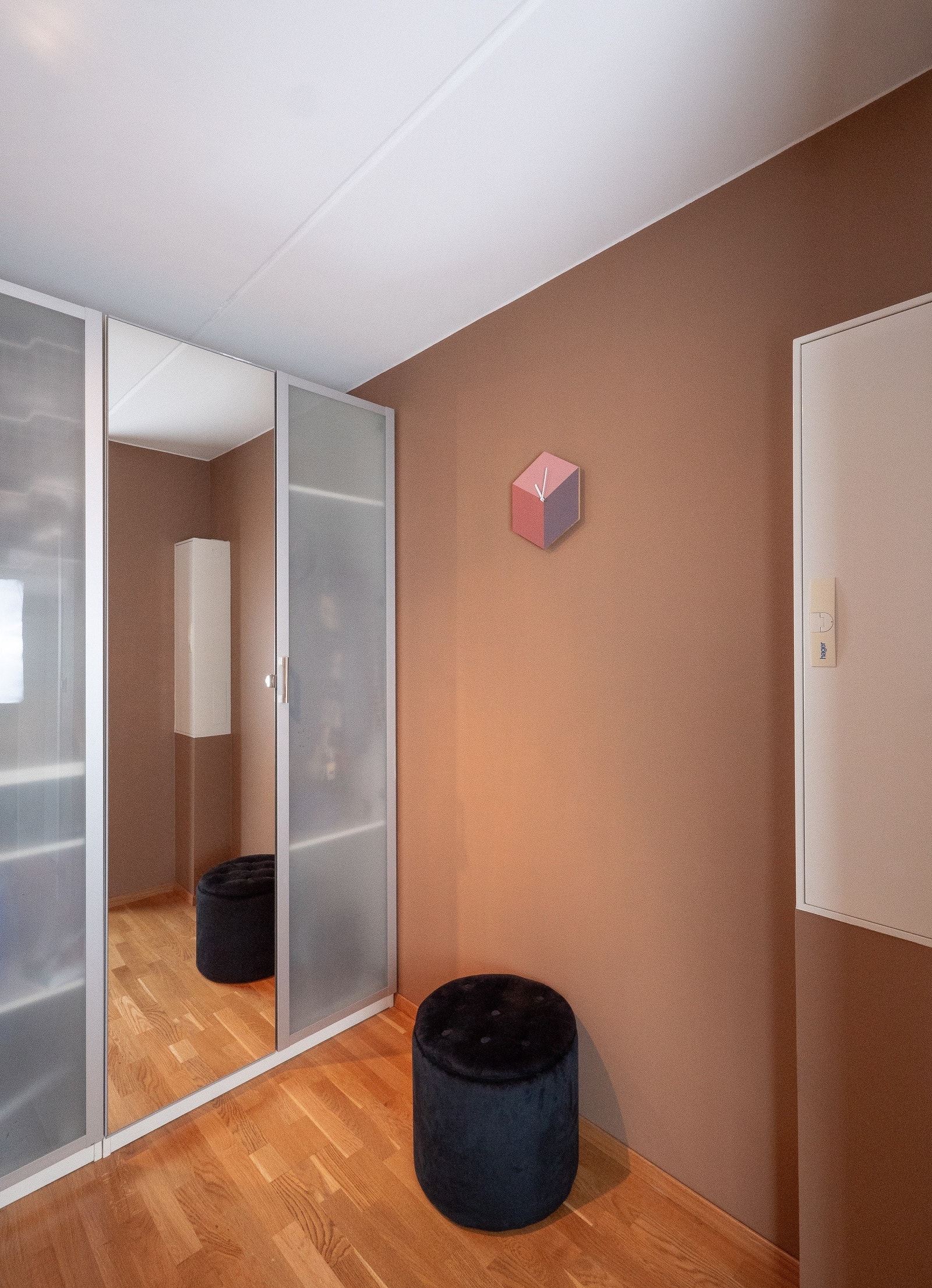 Garderobeskap med integrert skostativ Galleribilde