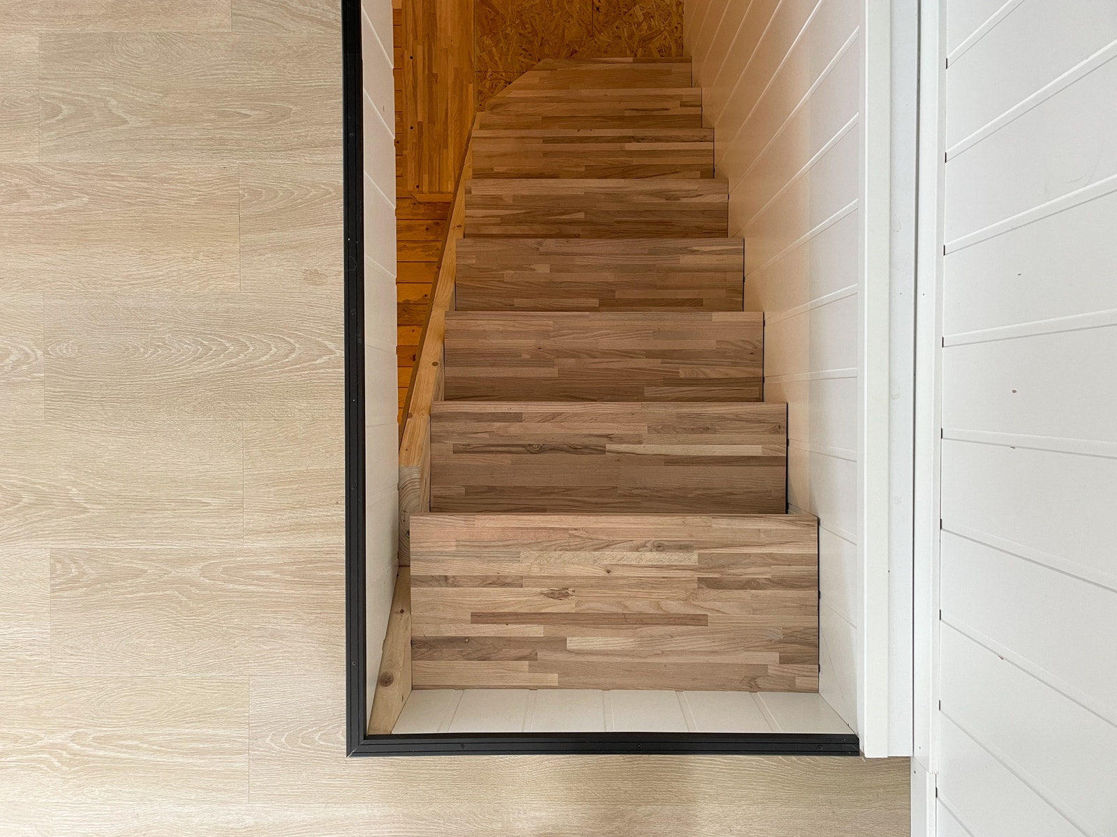 Trapp til kjeller Galleribilde