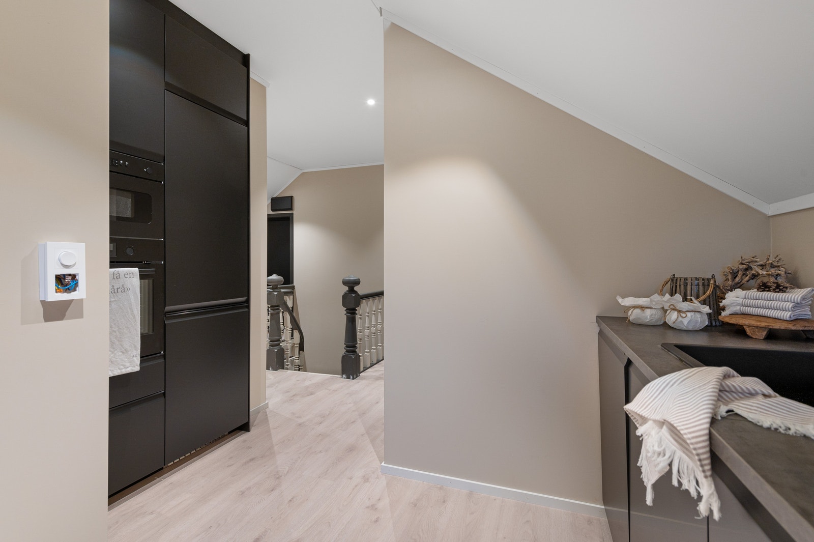 Kjøkken og trappeoppgang 3. etg Galleribilde