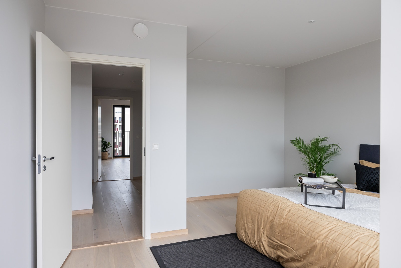 Godt med plass til garderobeskap på soverom Galleribilde