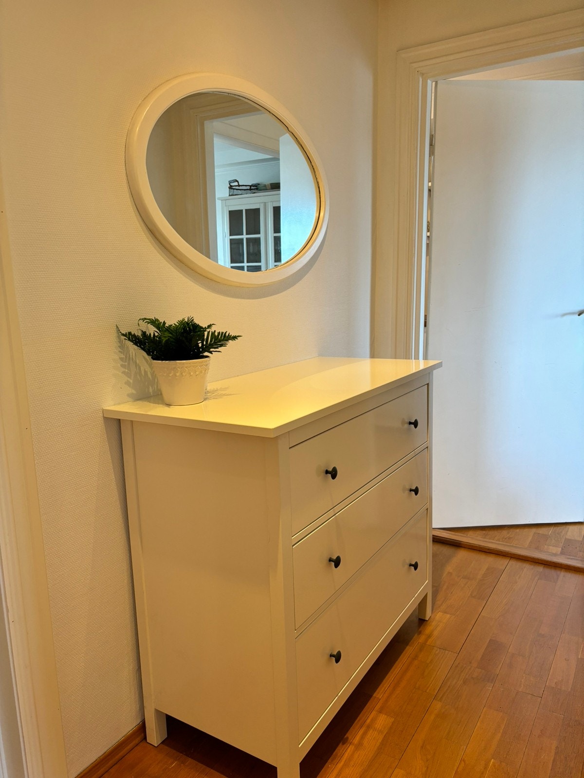 Mellomgang med oppbevaringsplass Galleribilde