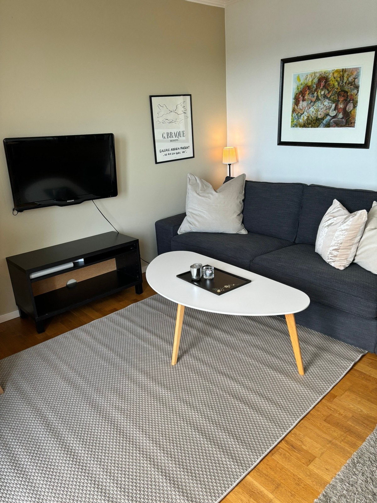 Sofakrok med TV Galleribilde