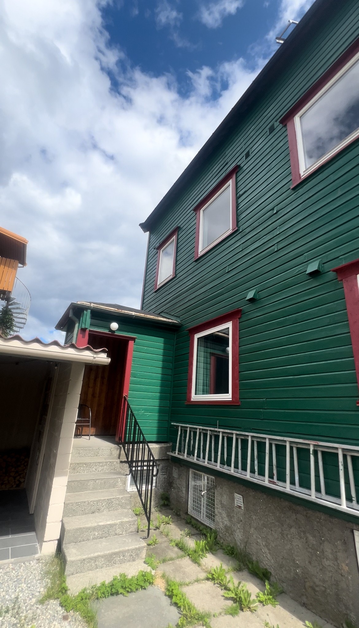 Inngang til leiligheten i bakgården Galleribilde