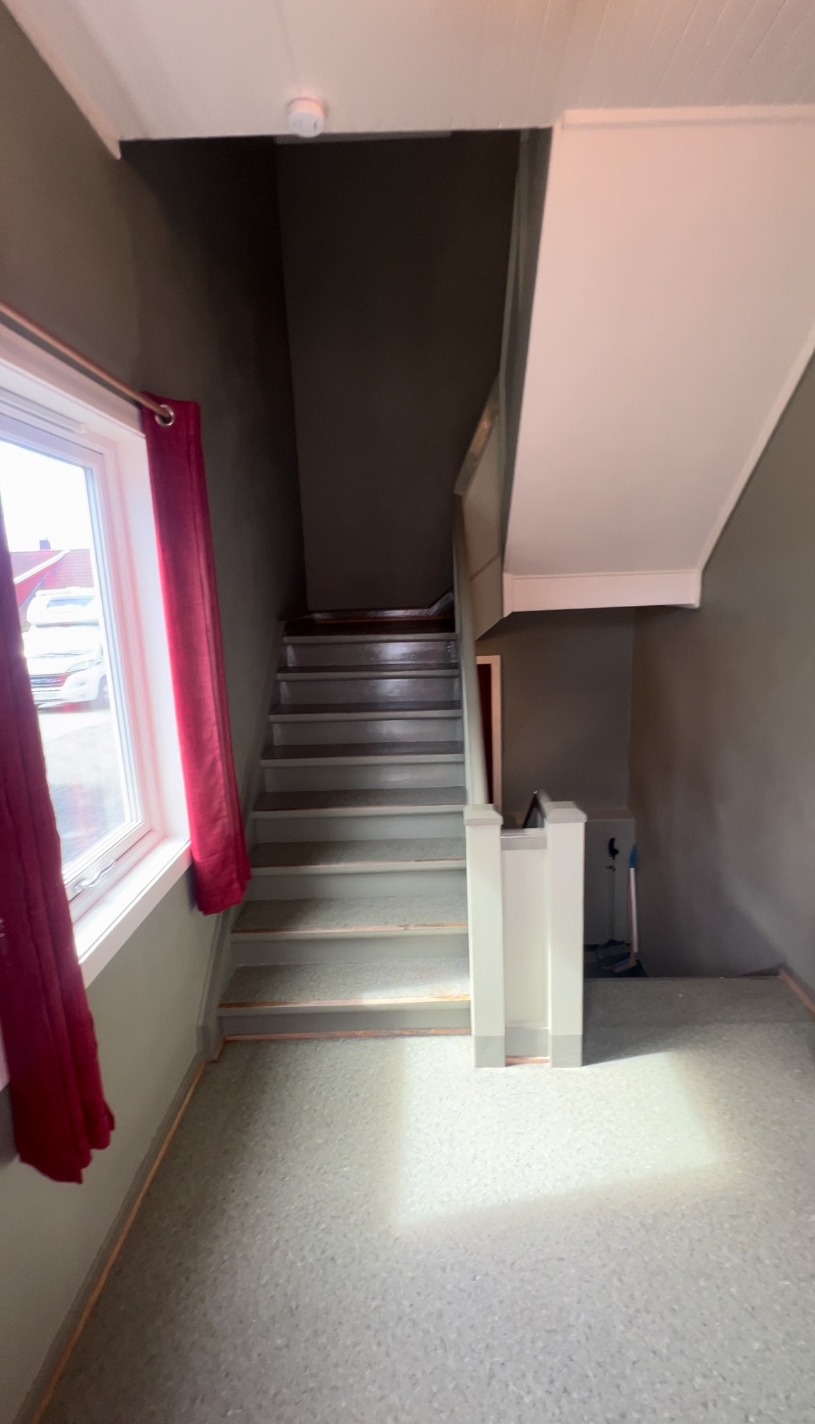 Felles gang for tre leiligheter Galleribilde