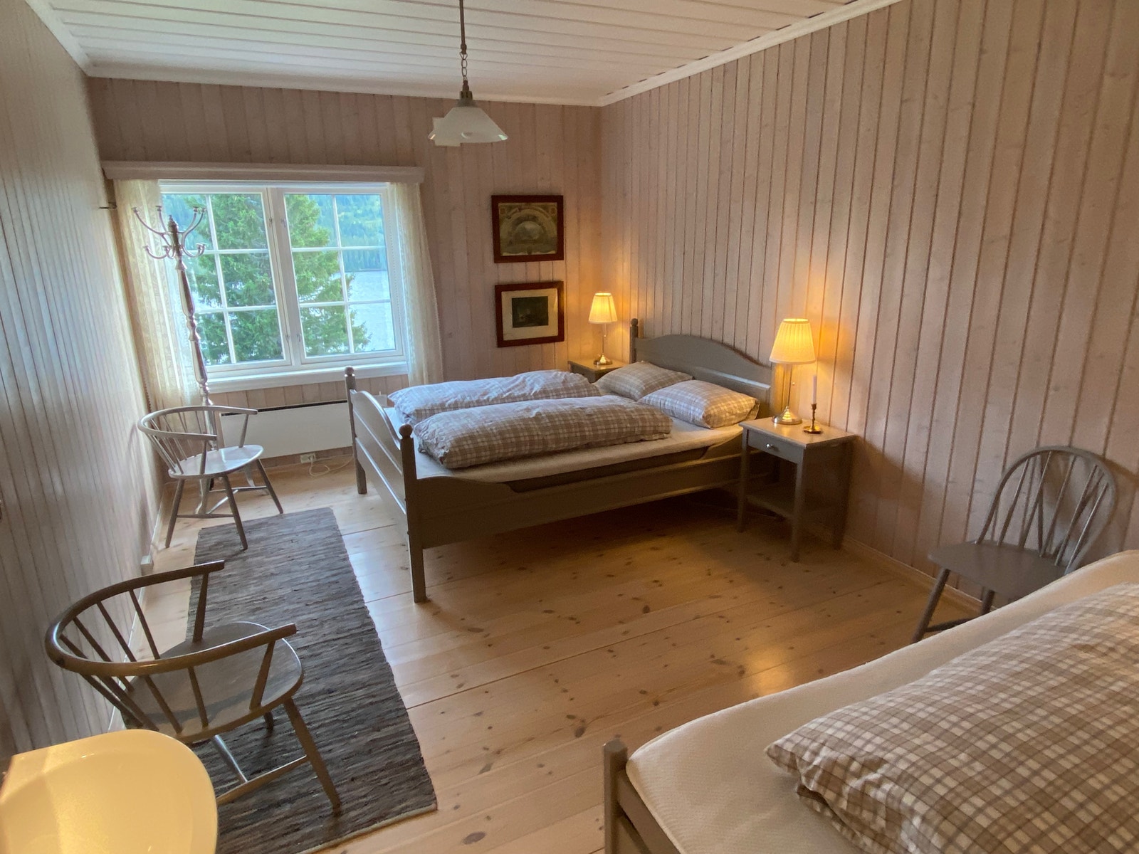 Soverom 3 med en dobbeltseng og en enkeltseng Galleribilde