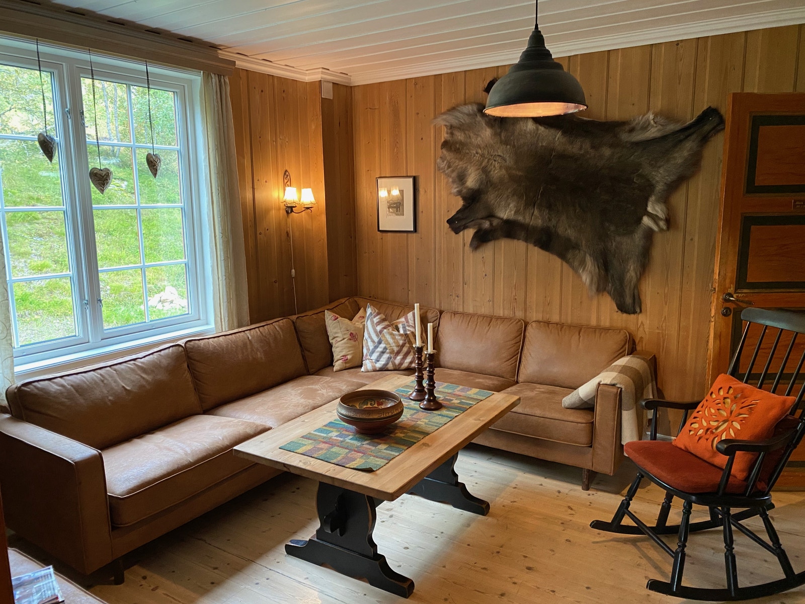 TV-stue / bibliotek Galleribilde