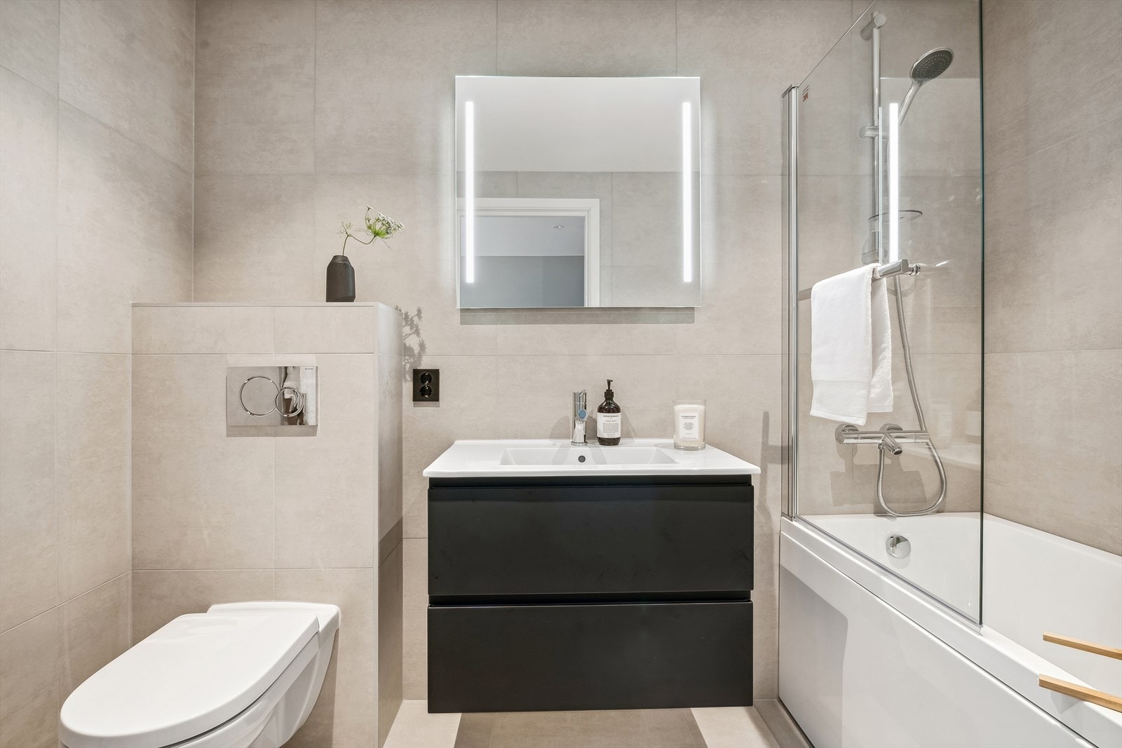 Baderom mellom soverom 2 og 3 i andre etg. Galleribilde