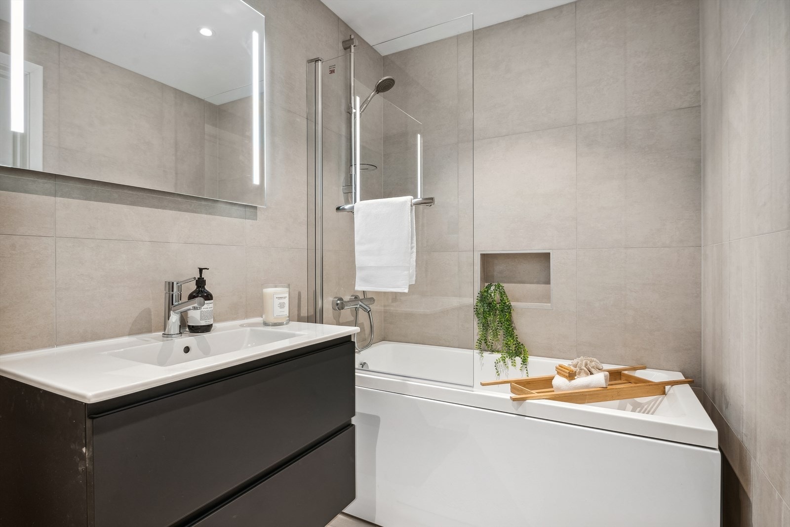 Baderom mellom soverom 2 og 3 i andre etg. Galleribilde