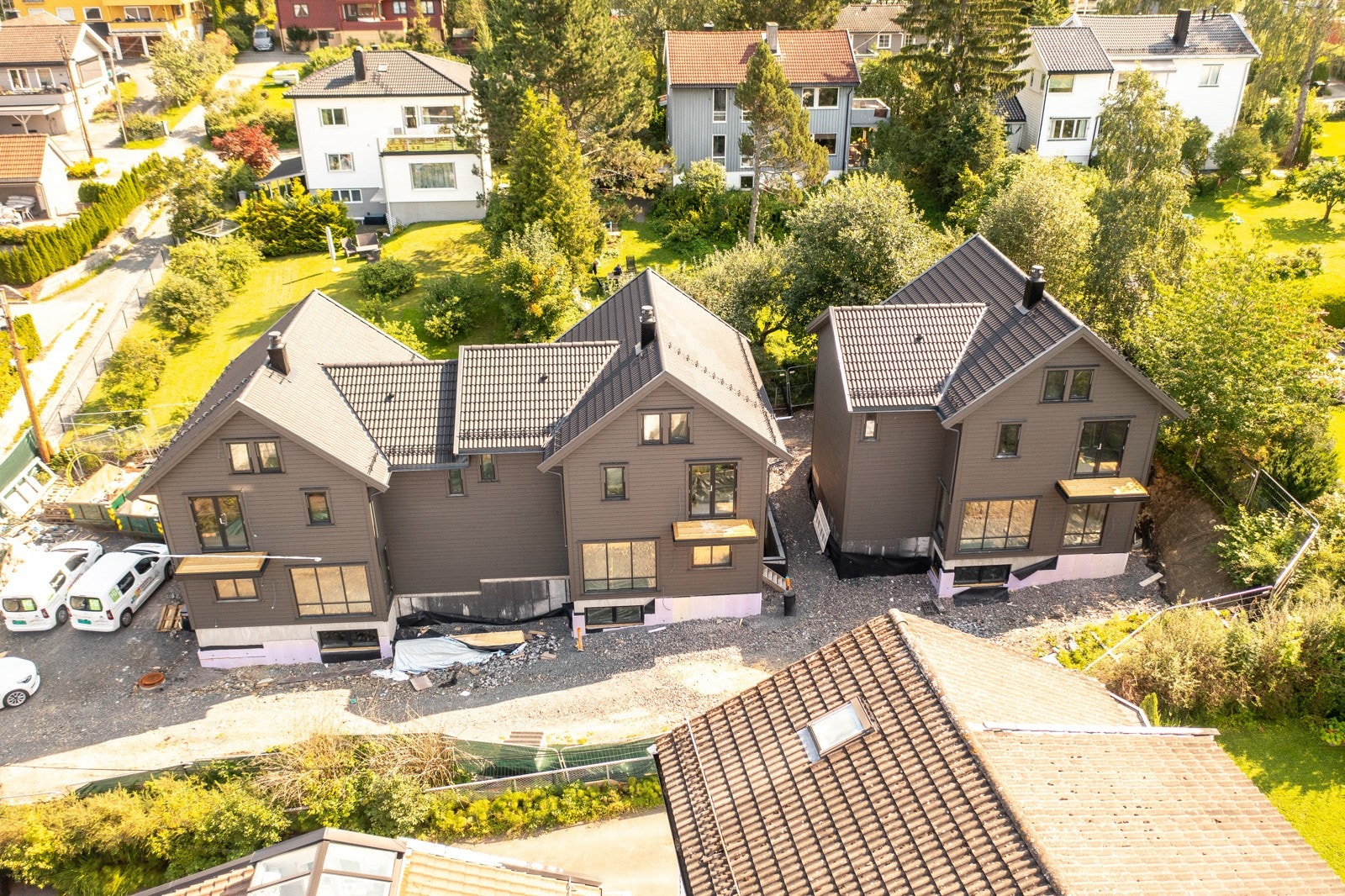 Moderne og energieffektivt med balansert varmegjenvinnende ventilasjon og vannbåren varme i nesten alle rom. Galleribilde
