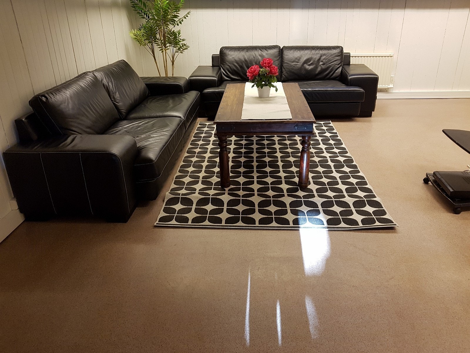 Sofakrok med TV Galleribilde