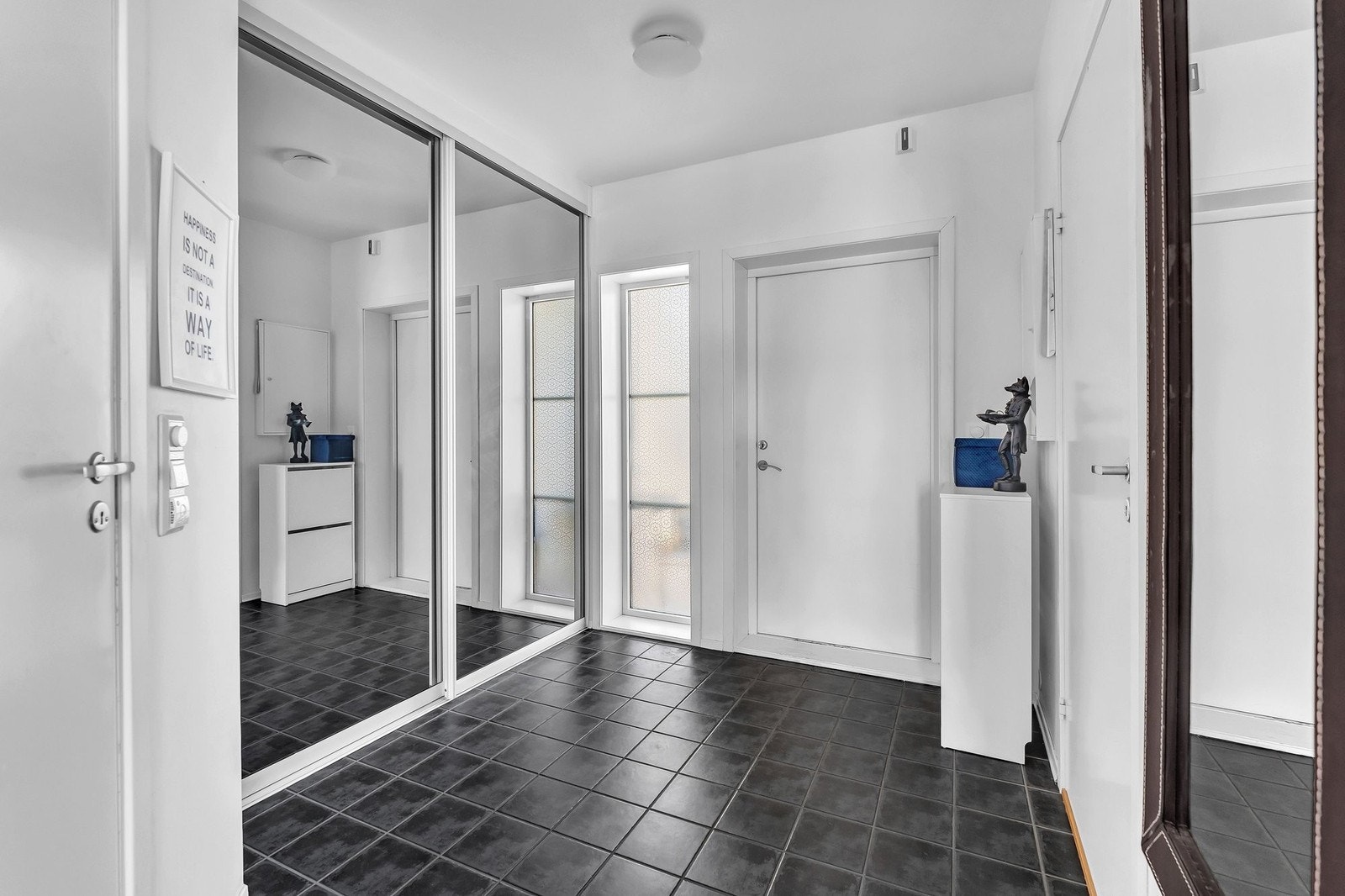 Flislagt entre med varme i gulv. Galleribilde