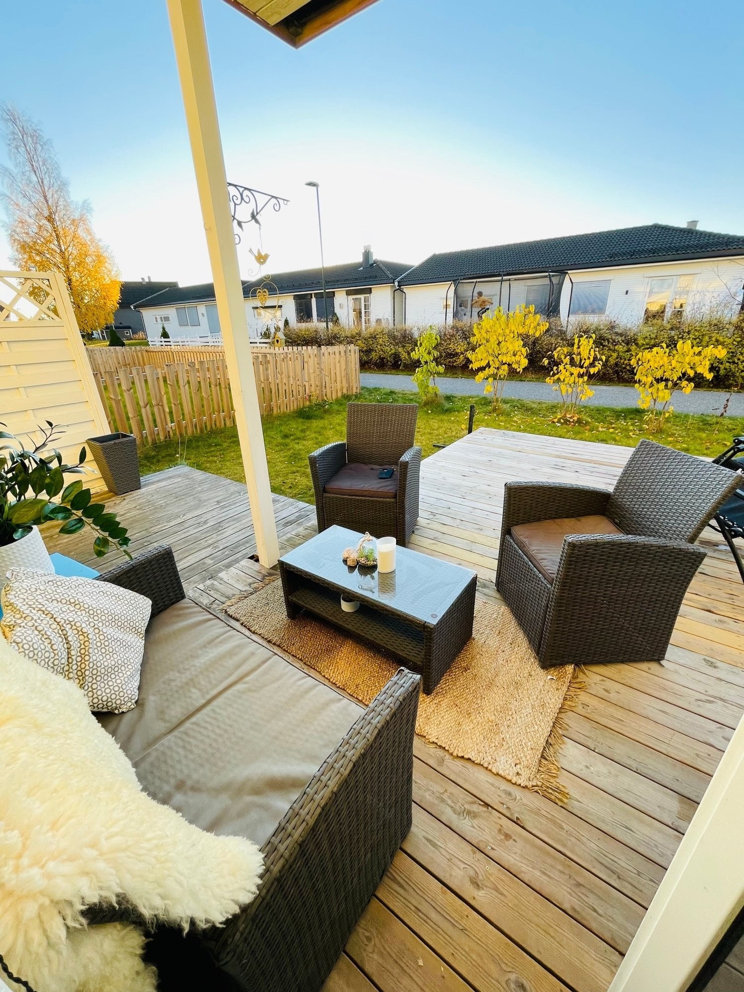 Egen terrasse med god plass til utemøbler. Galleribilde