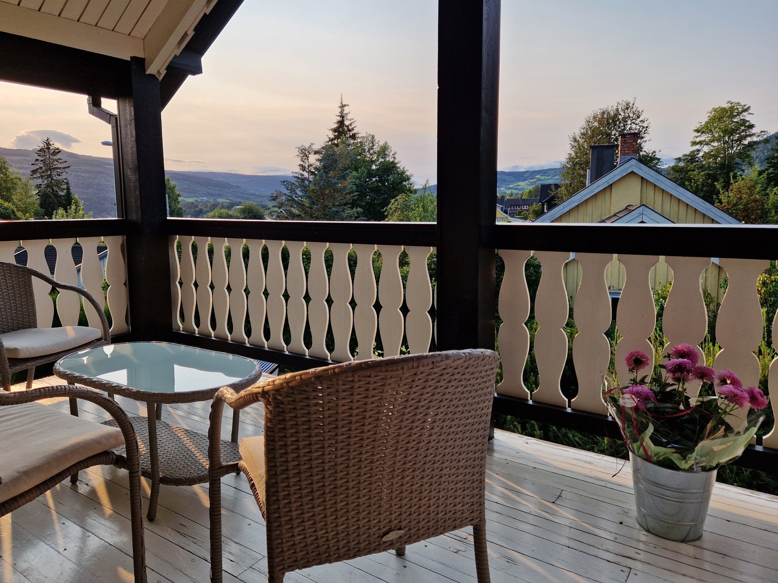 Kveldssol på verandaen Galleribilde