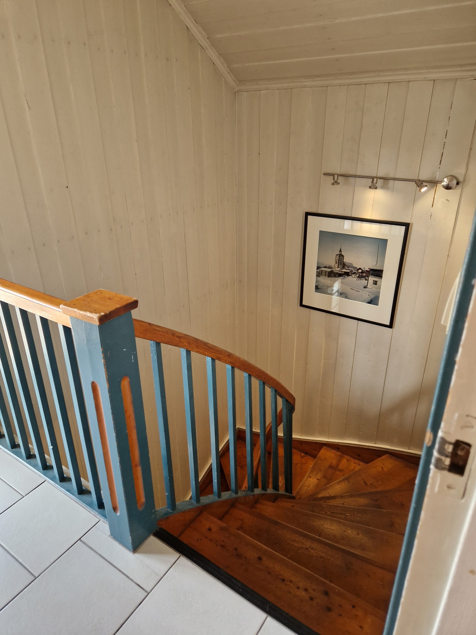 Trapp opp til egen yttergang mellom leilighet og veranda Galleribilde