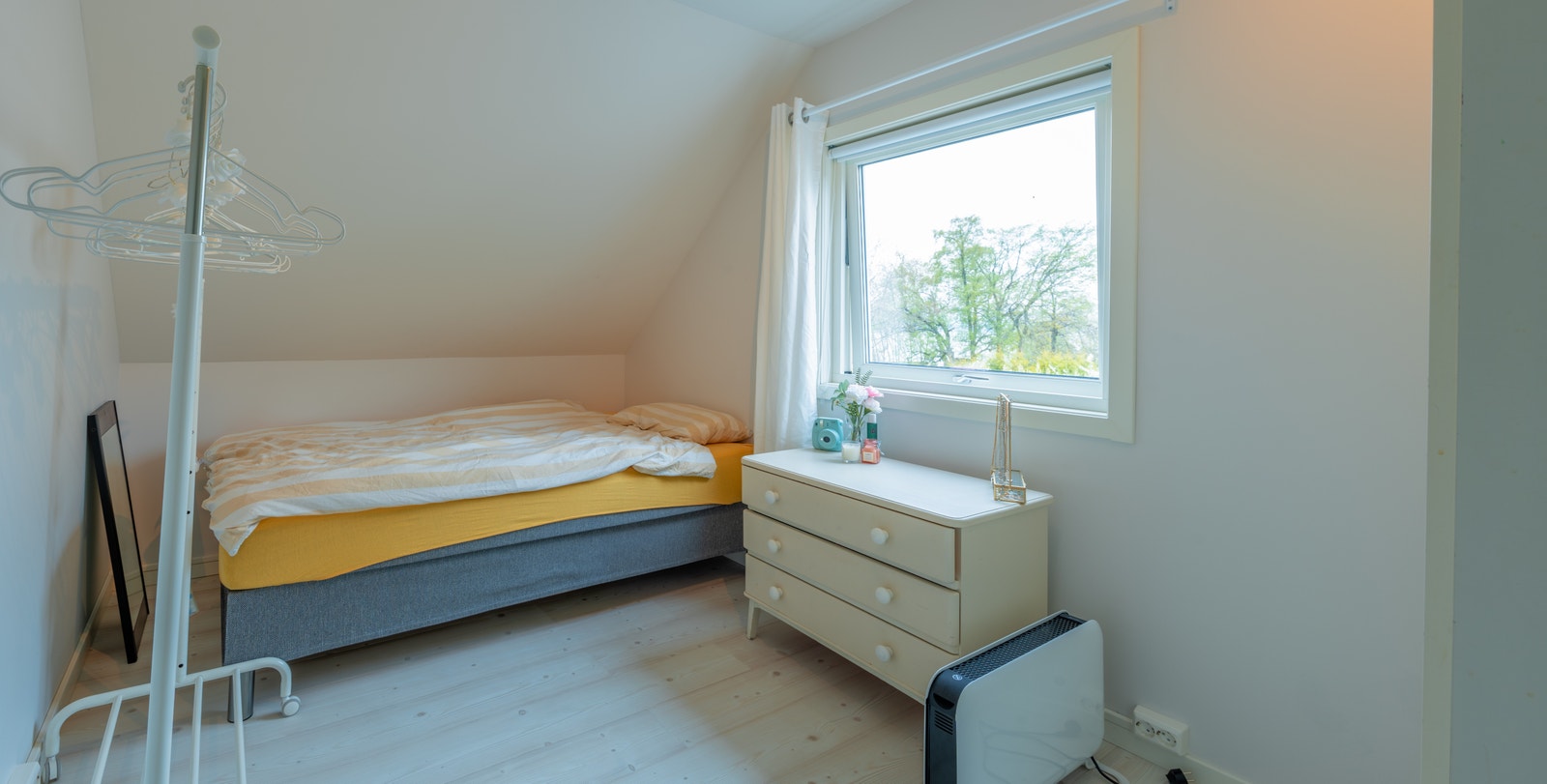Rom 2 (120 seng og stort garderobeskap følger med) Galleribilde