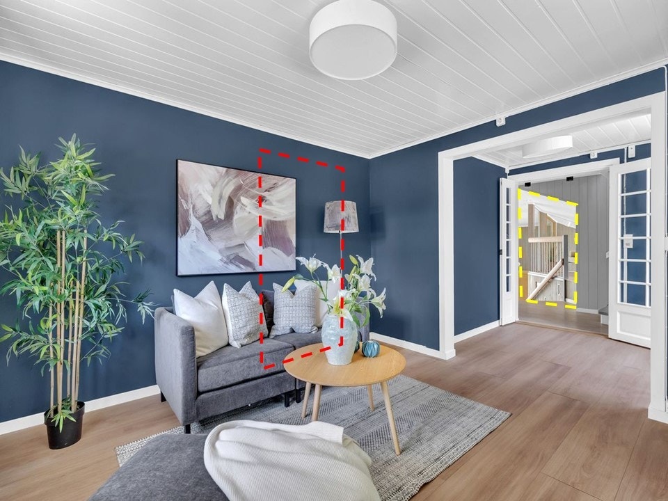 Stue (rød linje viser hvor det vil åpnes inn til spisestue og gul linje viser hvor det vil skilles av til husets hoveddel) Galleribilde