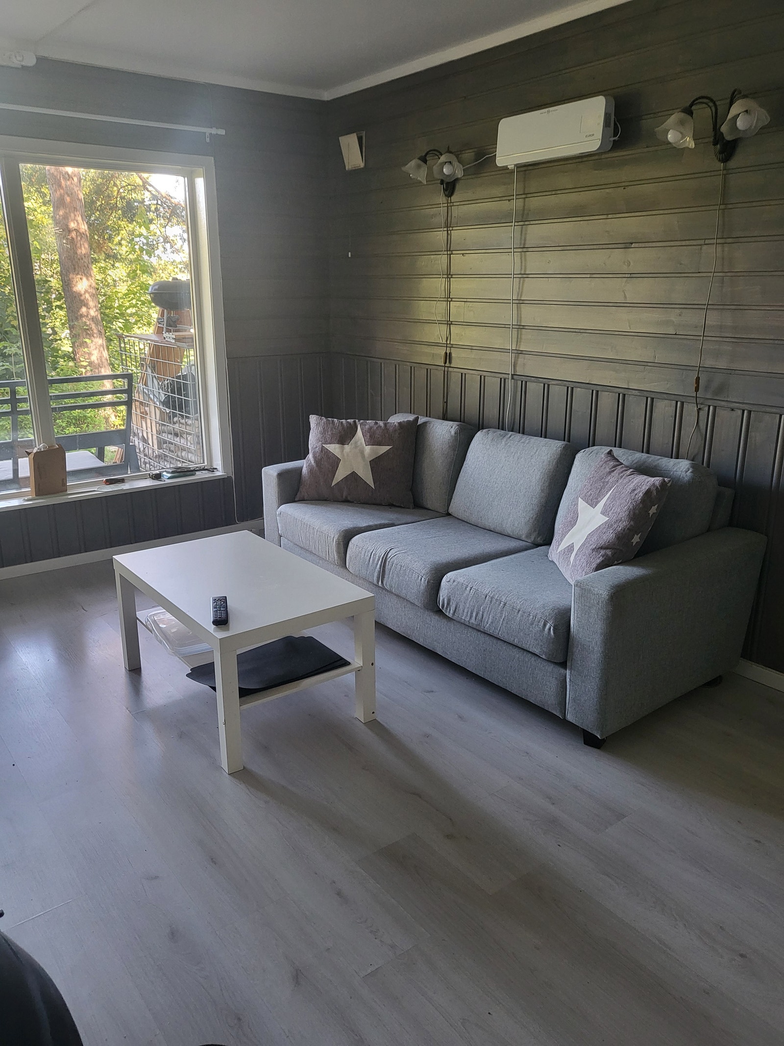 Stue med utgang til hage Galleribilde