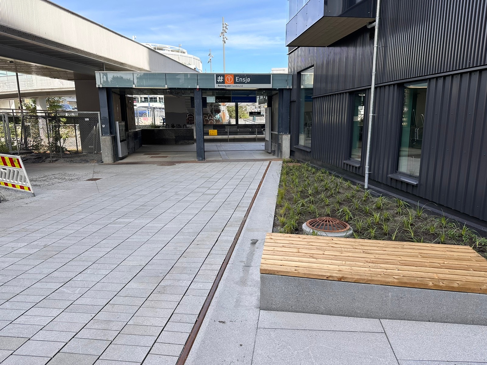 Kun 50m til T-banen fra utgangsdøren. Galleribilde