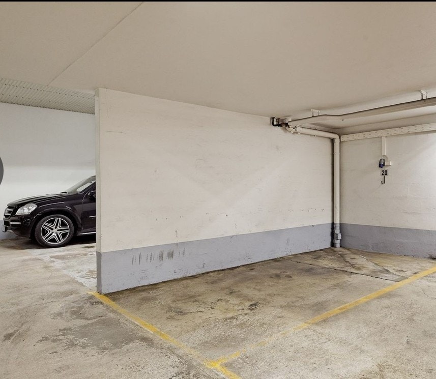 Garasjeplass i oppvarmet anlegg med lademulighet Galleribilde