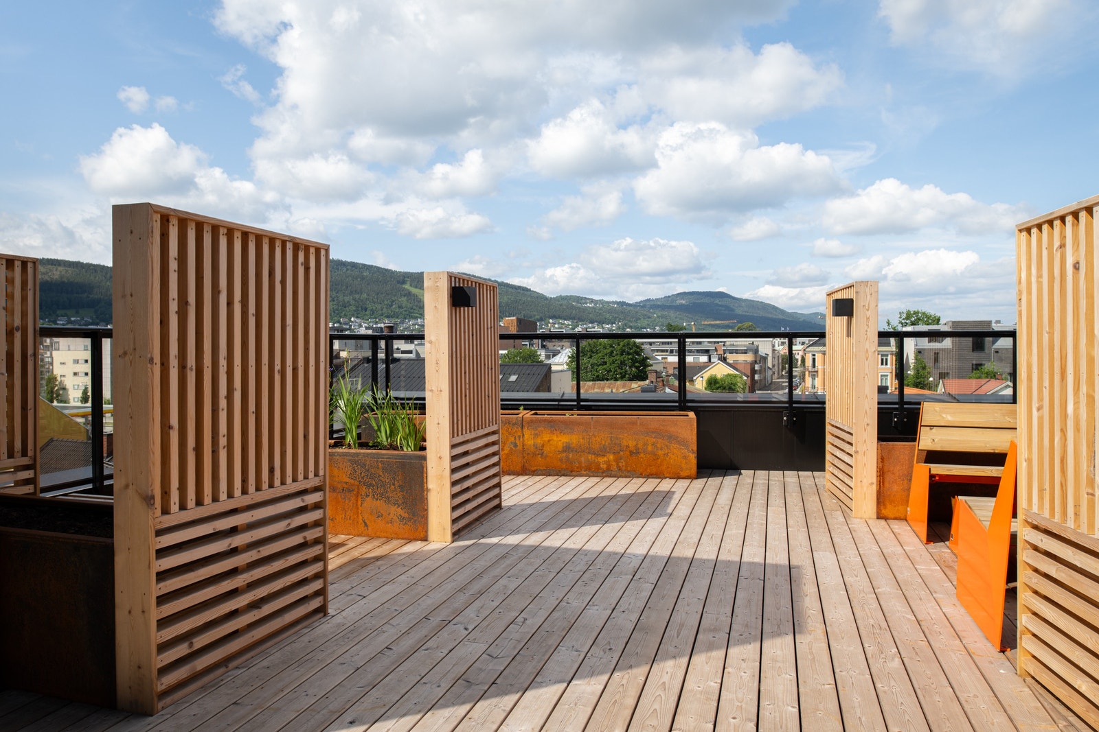 Felles takterrasse med fantastisk utsikt og sol hele dagen Galleribilde