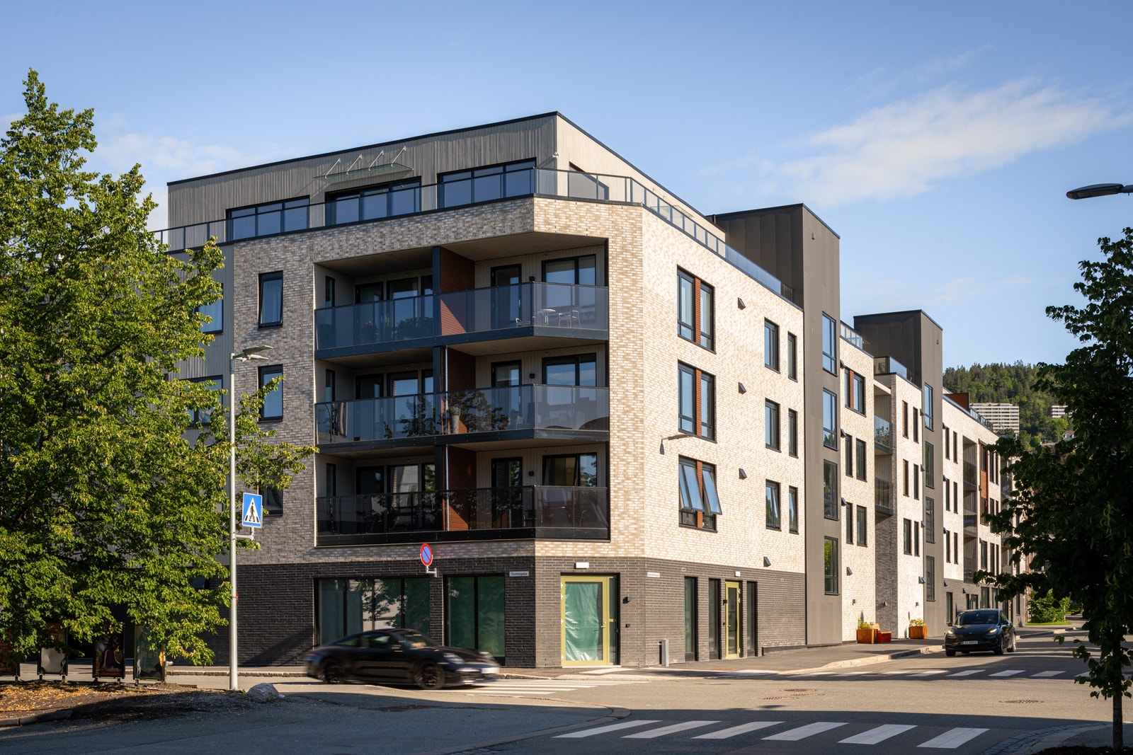 Fasade mot CC Drammen. Leilighet C-H0304 ligger vendt inn mot hagen Galleribilde