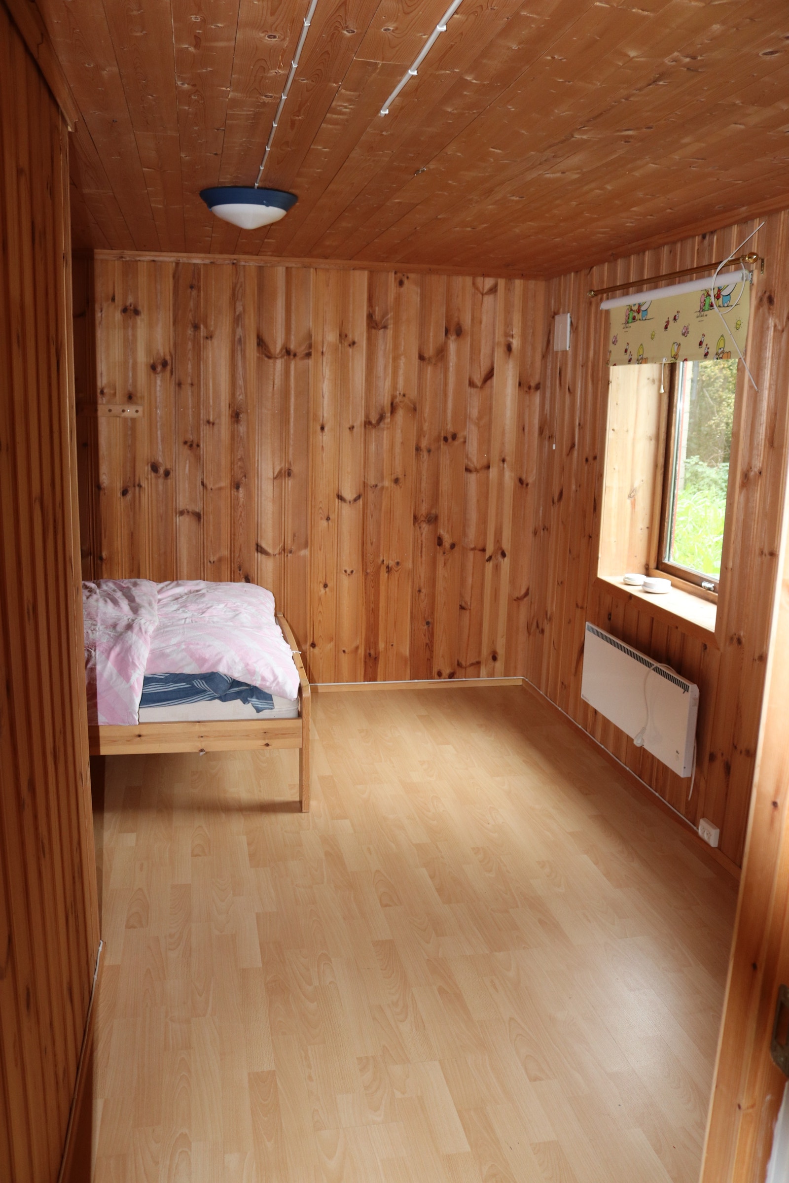 Kjeller - soverom i vinkel Galleribilde