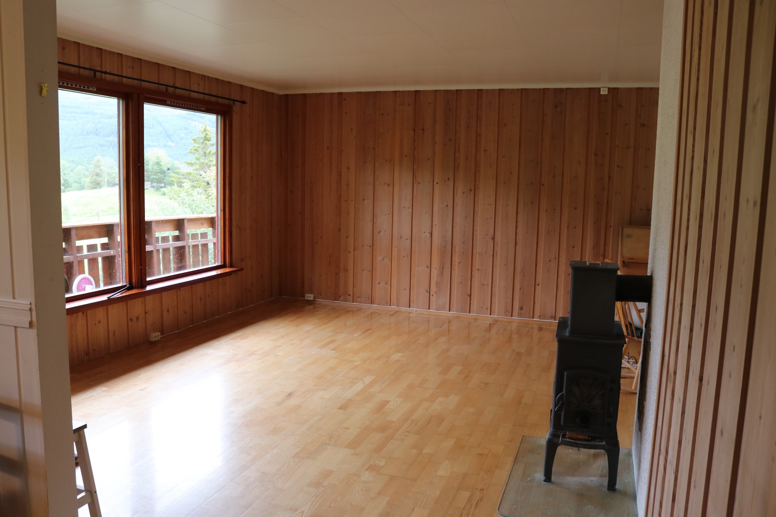 1.etg. - stue med vedovn Galleribilde