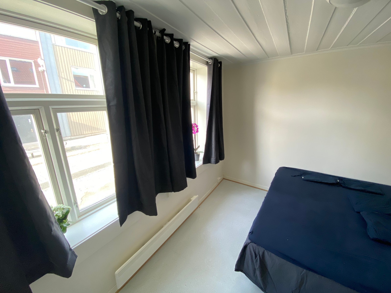 2 vindu soverom Galleribilde