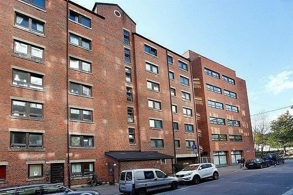 Fasaden sett fra gaten Galleribilde