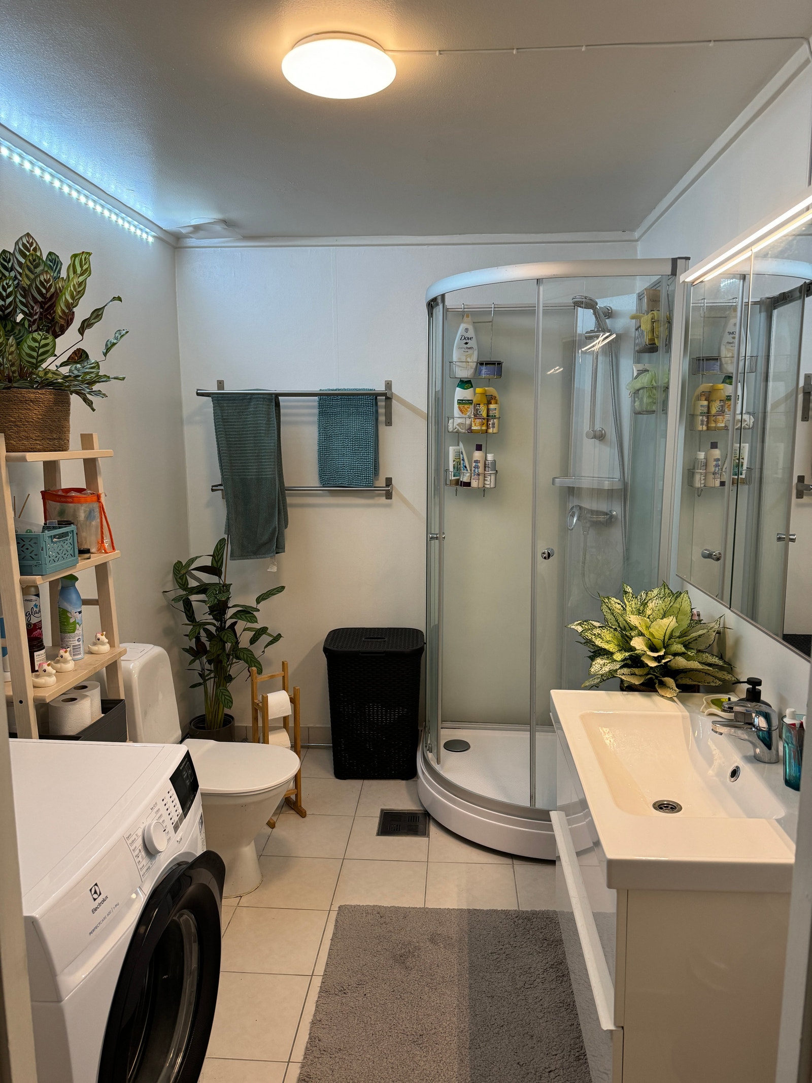 Badet, flisbelagt med varmekabler Galleribilde