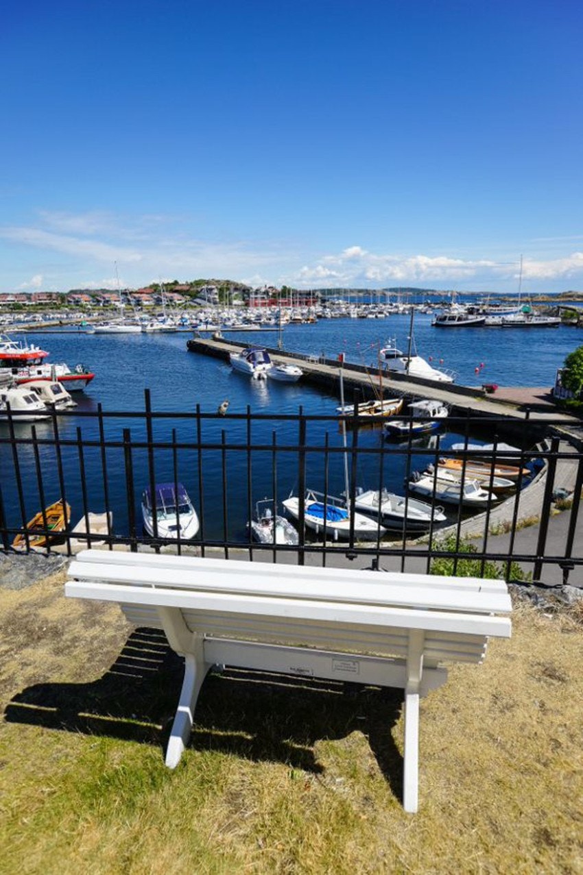 "Utsikten" i enden av Rådhusgaten med utsik til båthavna Galleribilde