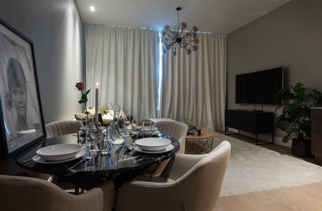 Lystette «hotell» gardiner Galleribilde