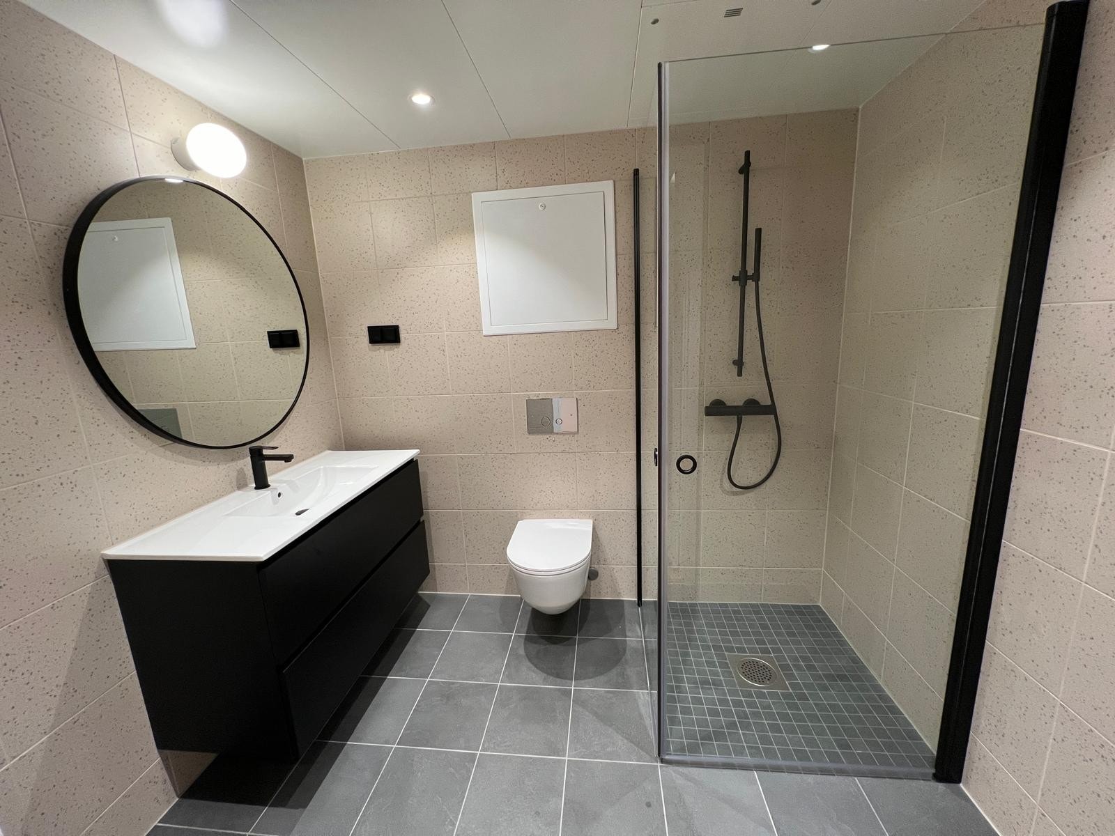 1st Bathroom Galleribilde