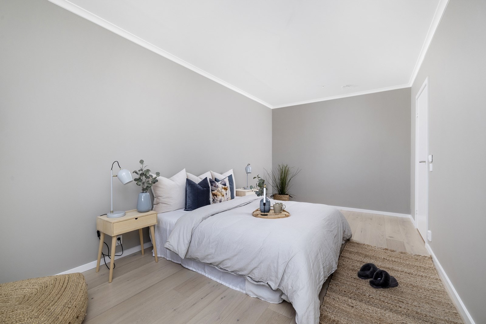 Hovedsoverom med god plass til garderobe Galleribilde