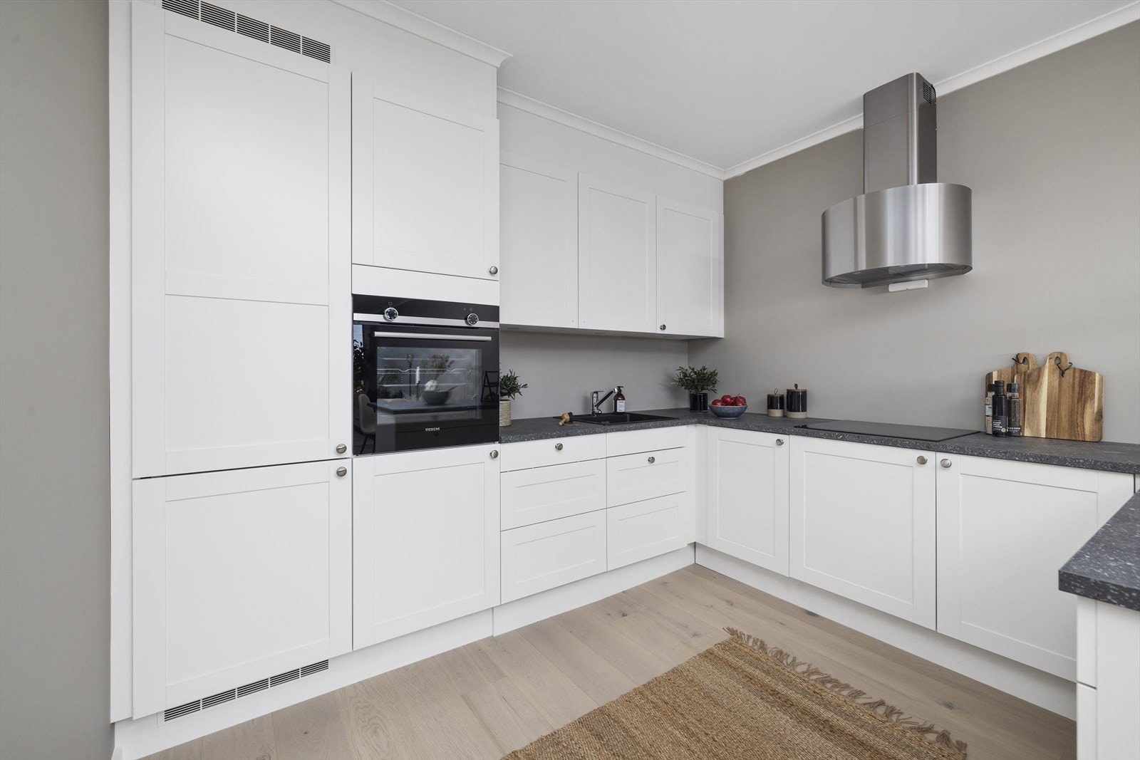 Leilighetene har flott kjøkken komplett med integrerte hvitevarer Galleribilde