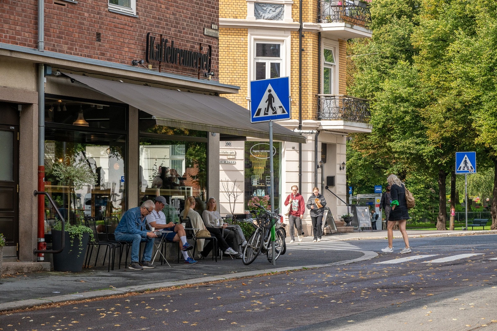 Det er en rekke serveringssteder i området Galleribilde