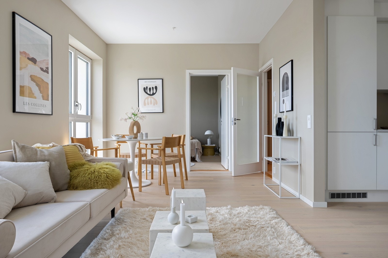 Leilighetene er utstyrt med nyttige smarthusløsninger (Futurehome Smarthub) som gir mulighet for appstyring av vannbåren gulvvarme og deler av belysningen. Galleribilde