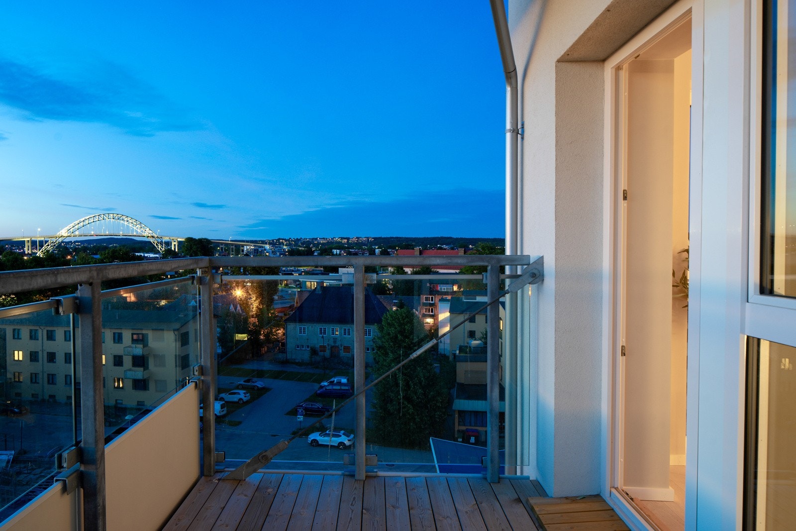 Like fint på kvelden, som på dagen. Leilighetene ligger i et rolig strøk, selv om det er midt i byen. Galleribilde