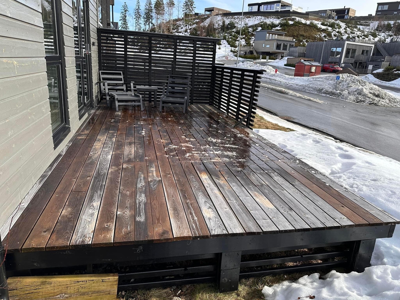 Terrassen 18 kvadrat inkl 2 hage stoler og lite bord Galleribilde