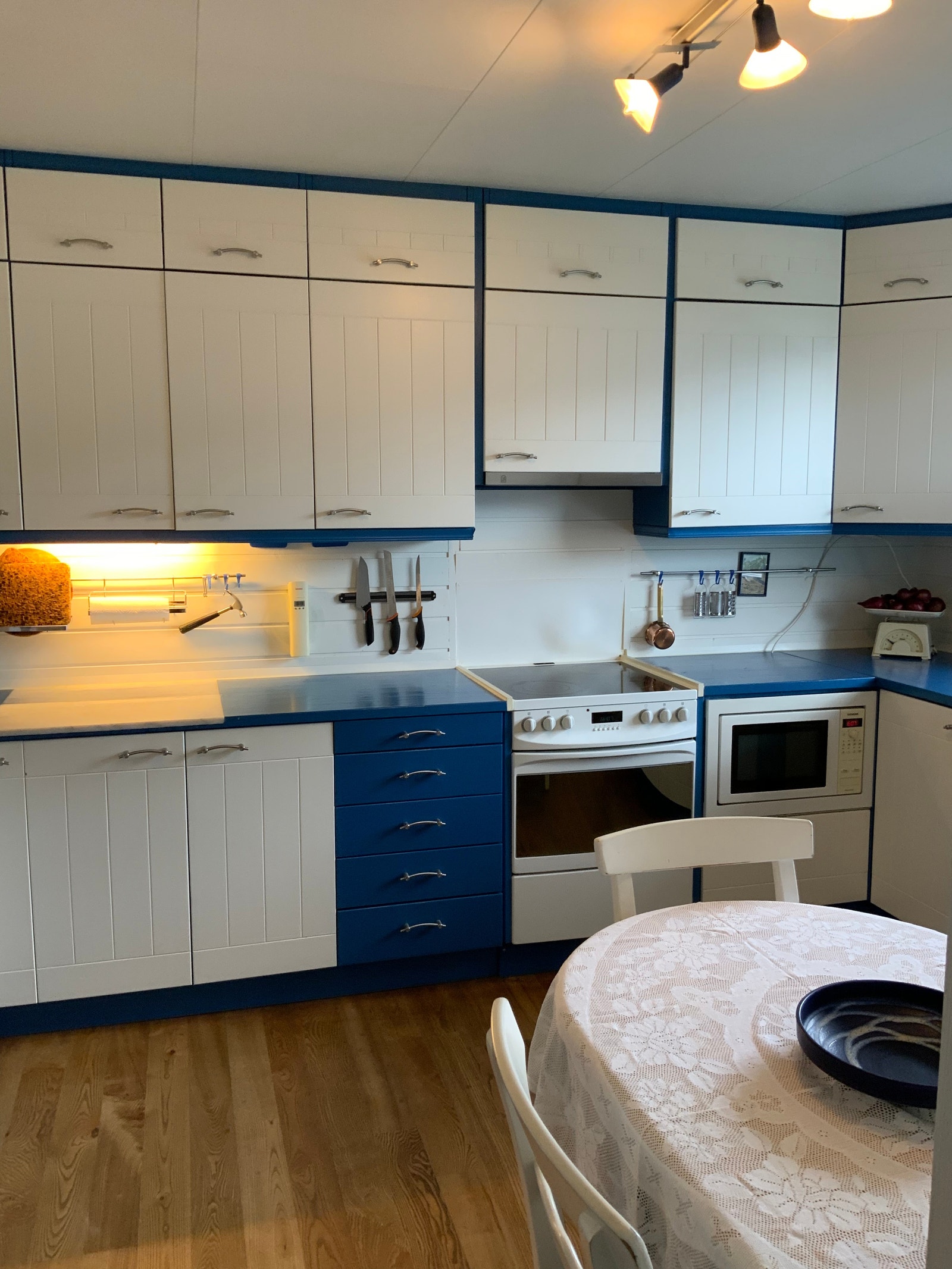 Kjøkken, kvitvarer følgjer med Galleribilde